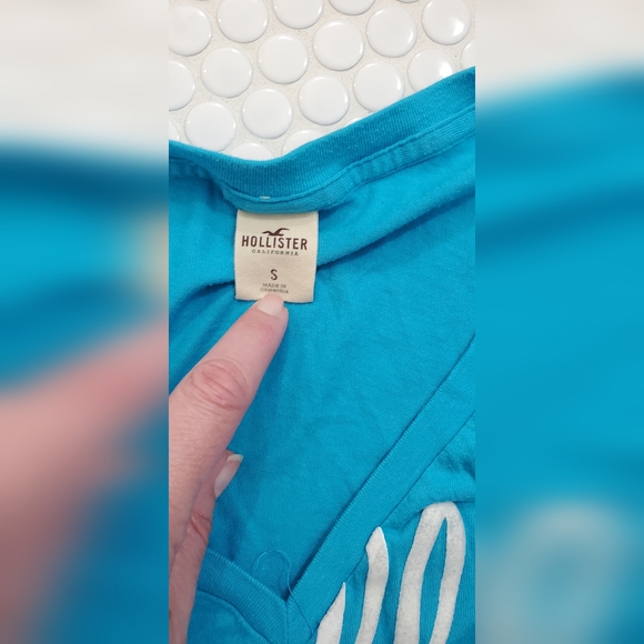 Hollister T Shirt - Picture 2 of 2